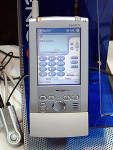 (株)東芝が展示していた、CDMA2000 1x通信機能内蔵Pocket PC『Thera』