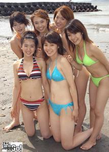 Ascii Jp 特別レポート アイドルの夏到来 総勢11名がビーチで水着 浴衣に 1 4