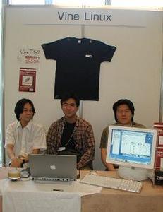 『Linux Conference 2002』のProject Vineブース