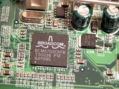 オンボードでBroadcom製のギガビットイーサネットコントローラを搭載