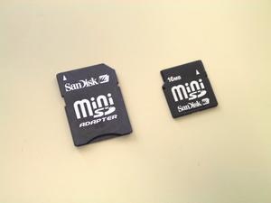 miniSDカードとアダプター