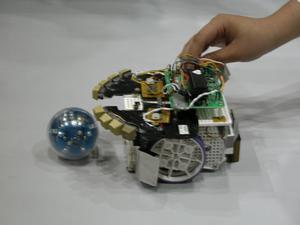 キースイッチをセンサー代わりに搭載したロボット