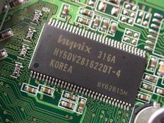 搭載メモリはHynix製DDR128MB