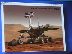 今回は打ち上げられてしまったためか、“Mars Rover”の実物は登場せず、火星表面で探索中のRoverの想像図だけが公開された