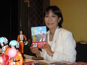 科特隊のフジ隊員こと桜井浩子さんと、著書『ウルトラマン創世記』