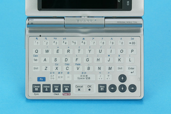 写真5　SL-C860のキーボード。キーピッチは10.75mm。