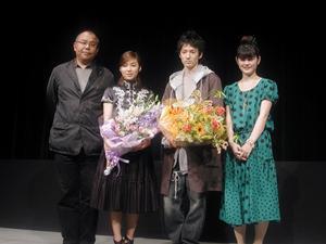 舞台挨拶に登場した監督とキャスト。左から犬童一心監督、内山理名さん、忍成修吾さん、竹中夏海さん