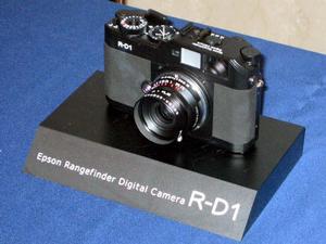 世界初のレンジファインダー採用デジタルカメラ『R-D1』