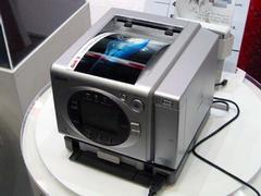 テレコム三洋の昇華型カードプリンター『デジタルフォトプリンター DVP-P1(S)』