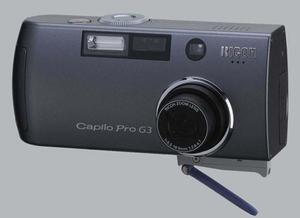 『Caplio Pro G3』の底面にPHS通信用CFカードを装着したところ