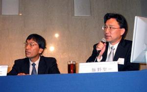 代表取締役副社長(CTO)の花岡清二氏、OLED技術開発本部長の飯野聖一氏