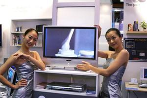液晶テレビを展示していた台湾JEAN社のブースのお2人