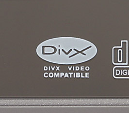 本体に輝くDivX Compatibleロゴ