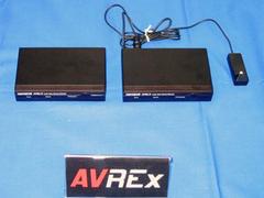 AVREx-RとAVREx-S。写真はオプションの赤外線ケーブルをつけたところ