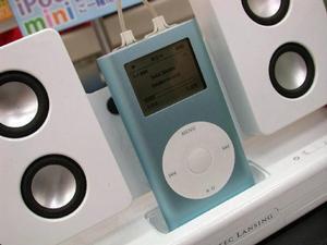 いよいよ、本日発売となった「iPod mini」