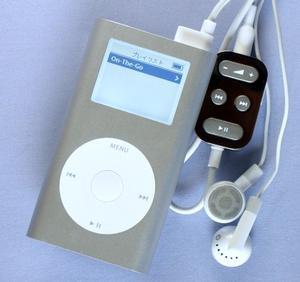 「iPod インナーイヤー型ヘッドフォン(リモコン付き)」