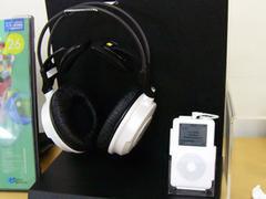 iPodをワイヤレスヘッドホンで聴く『REX-WHP1P』。標準価格は4万2000円