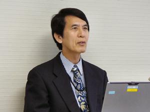 MobileStreamについて説明する、日本電気執行役員の粉川英夫氏
