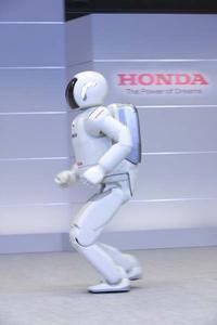 ASIMOが時速3kmで走る!