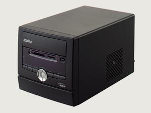 Windowsの起動なしにTVやDVD、FMラジオの視聴が可能な、AOpenのキューブ型ベアボーン「XC Cube AV EA65」。