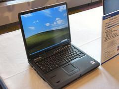 NECが同日発表した、ビジネス向けノートパソコン『VersaProオールインワンノート』。セキュリティーチップ搭載、QXGA(2048×1536ドット)の15インチ液晶パネルなどの特徴を備える。価格は35万5000円より