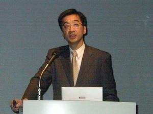 スーパーCCDハニカムVとリアルフォトテクノロジーの詳細を説明する竹村氏