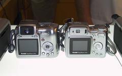『Kodak EasyShare Z740 Zoomデジタルカメラ』『同 Z700 Zoomデジタルカメラ』の背面パネル