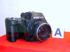 『PENTAX 645 Digital(仮称)』のモックアップ、タイプA