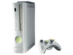 『Xbox 360』の本体と付属の無線式コントローラー。付属コントローラーを無線式とするのは、家庭用ゲーム機としては初の試みだ