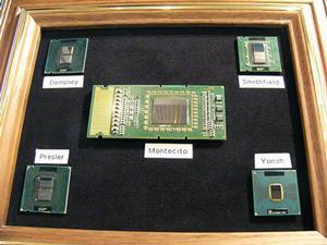 インテルがすでに出荷した、または現在開発中のデュアルコアCPUの数々。左上から順に“Dempsey”(デュアルプロセッサーシステム向け次世代Xeon)、“Smithfield”(Pentium DとPentium Extream Edtion)、“Montecito”(マルチプロセッサーシステム向け次世代Itanium 2)、“Presler”(次世代Pentium D)、“Yonah”(次世代モバイル向けデュアルコアCPU)