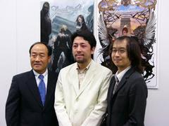 ハンビットユビキタスエンターテインメント 代表取締役CEOのキム・ヨンマン氏(左)、開発元の韓国IMC Games社 代表取締役のキム・ハッキュ氏(中央)、サウンドコンポーザーを担当する作曲家の久保田修氏(右)