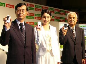 Suicaのイメージキャラクターでタレントの西原亜希さんが、NTTドコモとJR東日本の記者会見(2005年2月)に続いて登場した