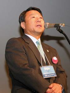 開催市の代表として挨拶する川口市長の岡村幸四郎氏