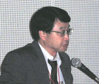 講演したNTTドコモのIP無線ネットワーク開発部長の尾上誠蔵氏
