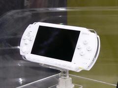 9月15日に発売される“セラミック・ホワイト”のPSP『PSP-1000 KCW』