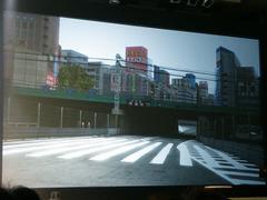 同じくこちらもゲーム中に登場する新宿の大ガードを西から見た様子。ビルの看板、線路上の架線まで見分けられる緻密なクオリティー