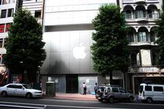 “Apple Store, Shibuya”。6日グランドオープンの文字も見える