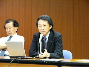 NTTデータ 技術開発本部 副本部長の山本修一郎氏(中央)