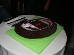 N-Gage誕生2周年を記念して作られた、N-Gageをかたどったバースデーケーキ