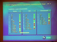 能力評価ツール『Intel Digital Home Capability Assessment Tool』の評価結果画面。ツール自体も10フィートUIでのリモコン操作をイメージして設計されている。実際に使用シーンをイメージした処理を行ない、結果評価を緑/黄/赤の色で示す
