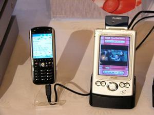 Nero Digitalを再生するWindows CE端末及び携帯電話機のデモ