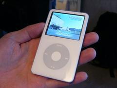 GX2で録画したMPEG-4ビデオファイルをビデオ対応iPodで表示した様子。iTunesへの転送も簡単で、作成されたファイルをiTunesにエクスポートするだけ