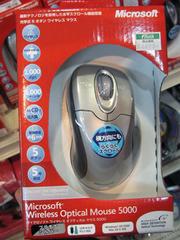 「Microsoft Wireless Optical Mouse 5000」プラチナシルバー