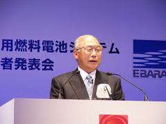 発表に先立ち、燃料電池に対する取り組みについて語る新日本石油 代表取締役会長の渡文明氏