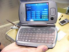 アラブ首長国連邦 i-mate社製のSkype搭載スマートフォン『JASJAR』。Windows Mobile 5.0を搭載し、W-CDMAとGSMでの通信に対応する。日本でもボーダフォン(株)の端末として通話可能
