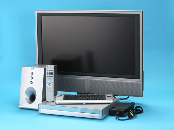 32インチワイド液晶ディスプレーTVがセットになった、“Mebius”「PC-TX100K/32MD3」。