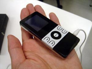 “iPod nano”そっくりのポータブルデジタルオーディオプレーヤ