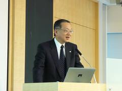 HDD事業の戦略について発表する、富士通 ストレージプロダクト本部長の古村一郎氏