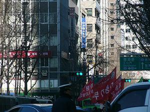 韓国滞在中に遭遇したデモ隊