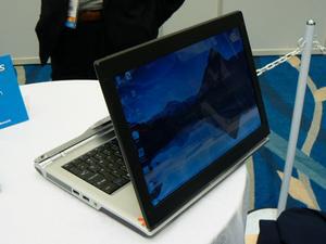 インテルが試作したコンセプトノートパソコン“Montevallo 12 Platform”。液晶ディスプレーがヒンジから離れて角度を変えられる構造で、使用シーンに合わせたディスプレー配置が可能。ぜひ商品化してほしいものだ